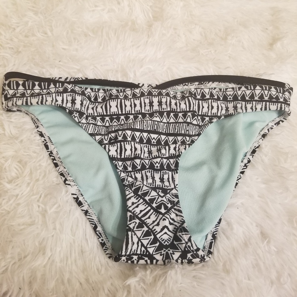Geometric bikini bottoms